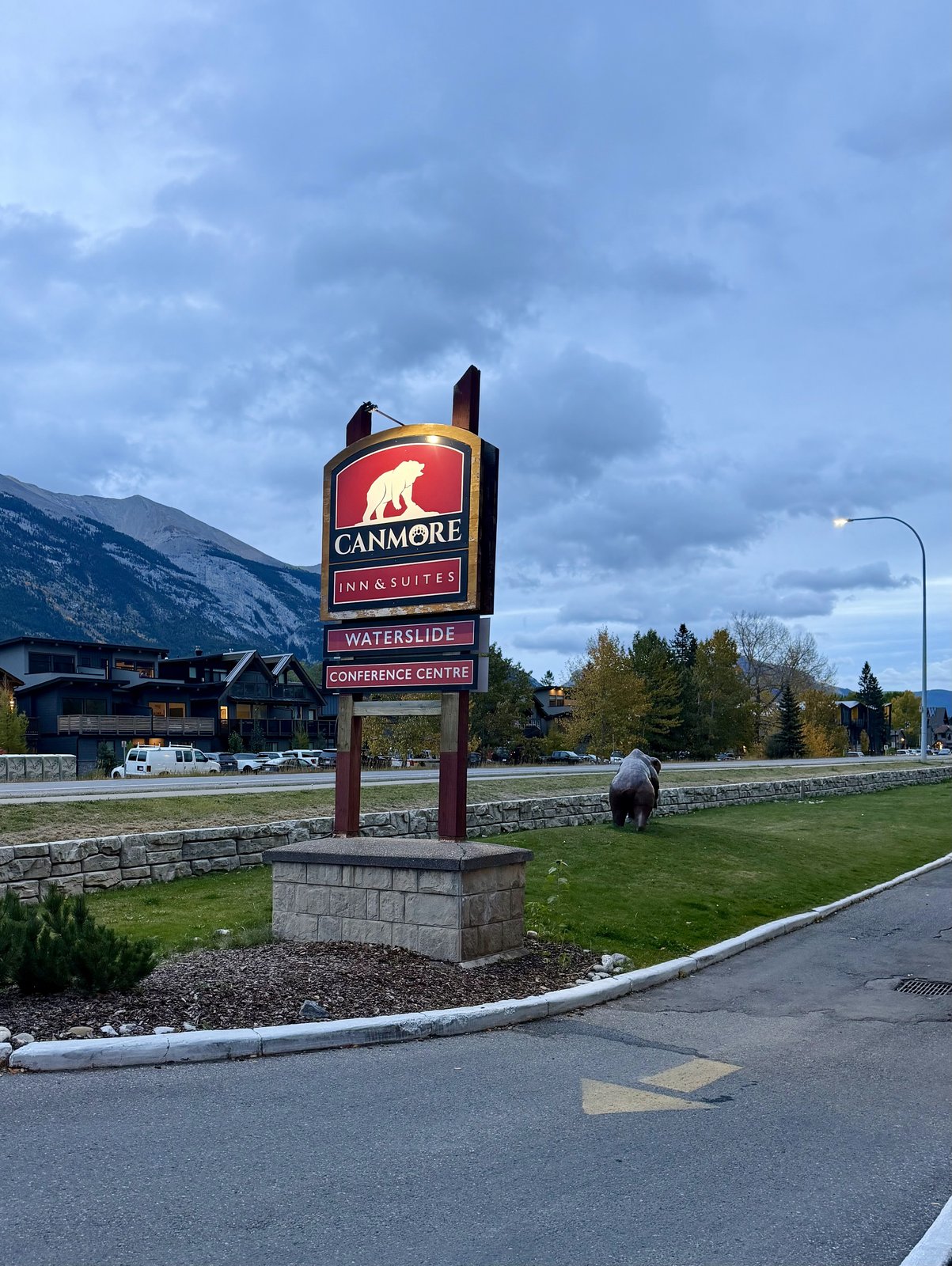 Canmore Inn & Suites