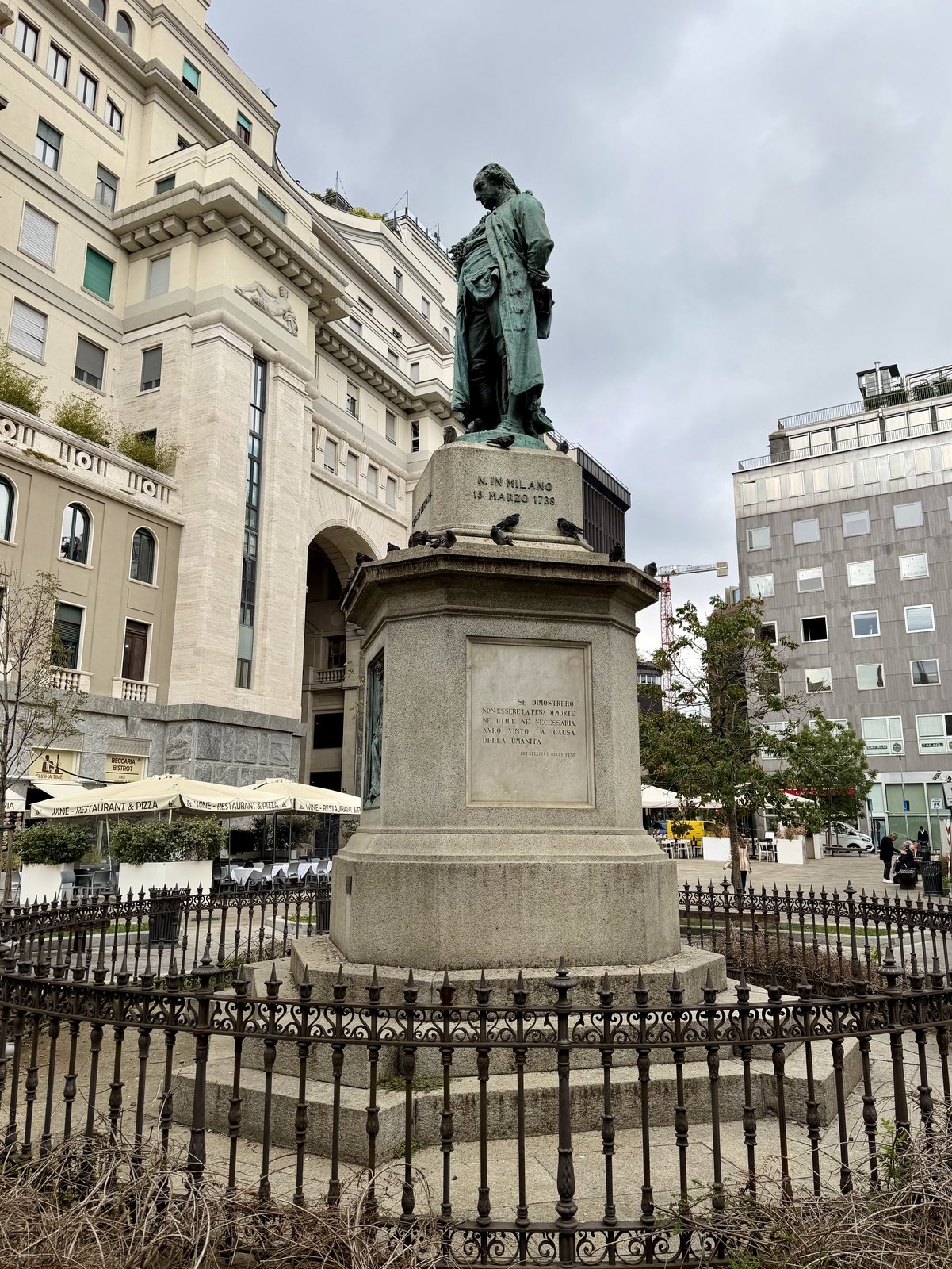 Monumento a Cesare Beccaria
